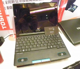 Netbook Toshiba NB520 z nagonieniem Harman/Kardon