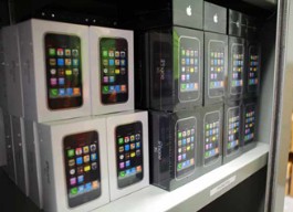 Apple nie naprawi programowo bdu poczenia w iPhone 4