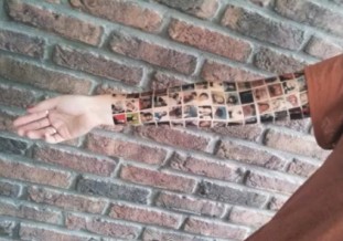 Pewna kobieta wytatuowaa sobie zdjcia znajomych z Facebooka