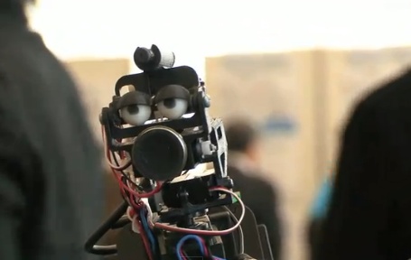 Robot sceptyk, w sam raz do Skype