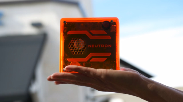 Minikomputer Neutron z normalnym Intelem w rodku