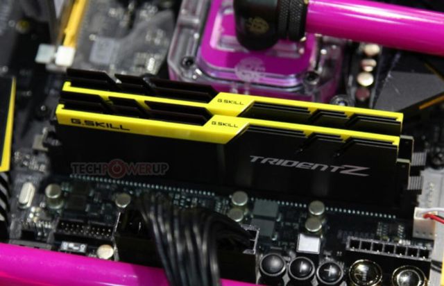 G.Skill z moduami TridentZ DDR4-4500  na Computex 2016