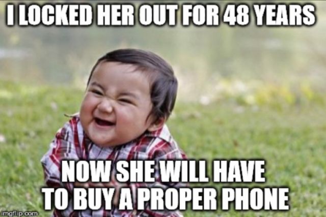 Dziecko zablokowa�o iPhona mamy na 48 lat