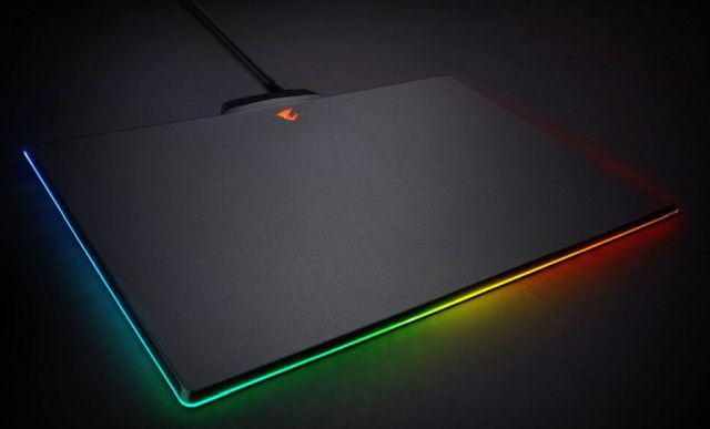 Podkadka Aorus P7 z owietleniem RGB