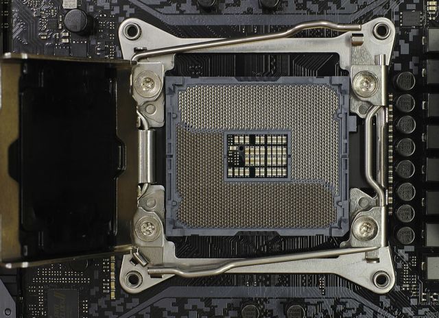 Intel uyje lutowania IHS w swoich procesorach