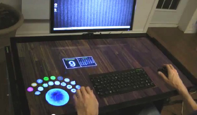 Multimedialny st EXOdesk