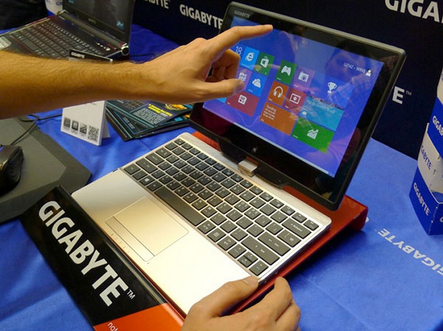 Ultrabook a zarazem tablet Gigabyte U2142 