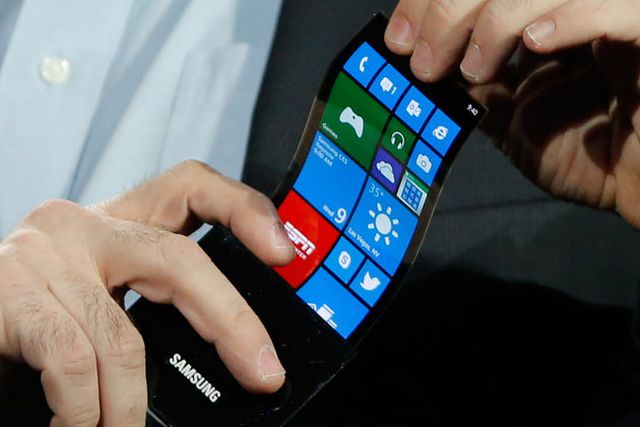 Pod koniec roku Samsung zaprezentuje smartfona z zakrzywionym panelem