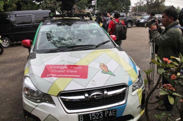 Samochd Google Street View uczestniczy w kolizji i uciek