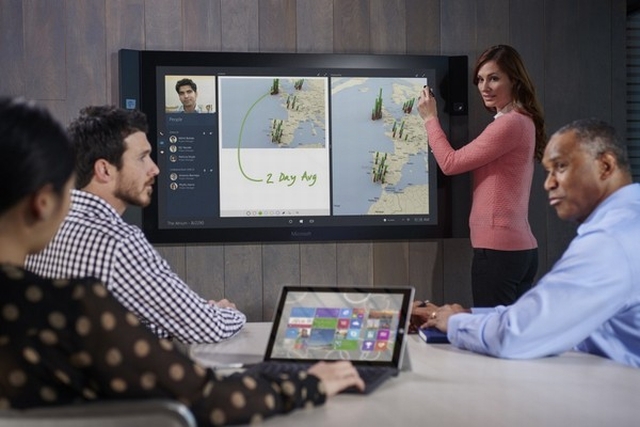 Ogromny tablet Surface Hub dla biznesu