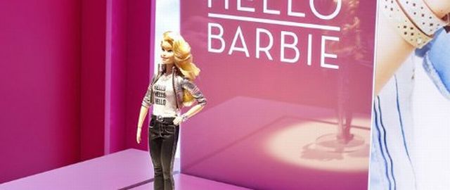 Lalka Barbie podczona do internetu