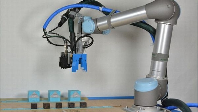 Robot potraficy tworzy nowe roboty