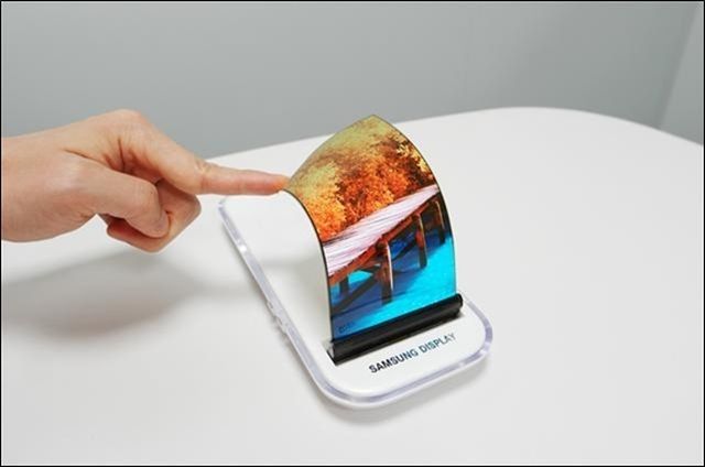Skadany smartfon Samsunga rozwijany to 7-calowego tabletu