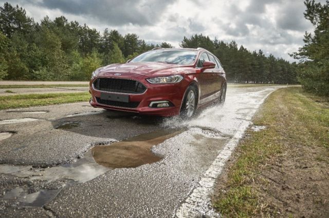 Ford bdzie ostrzega o dziurach na drodze