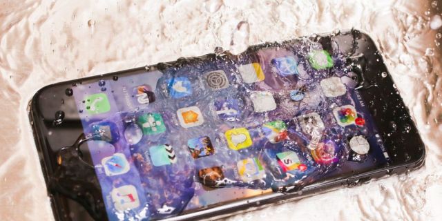 Apple bezpatnie naprawi iPhone uszkodzony podczas huraganu Harvey