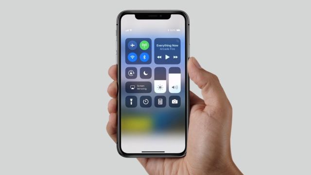 Apple iPhone X wyprodukowany na czas