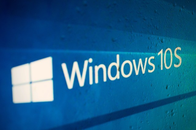 Microsoft omykowy wysya Windows 10 Pro na komputery z Windows 10 S Preview