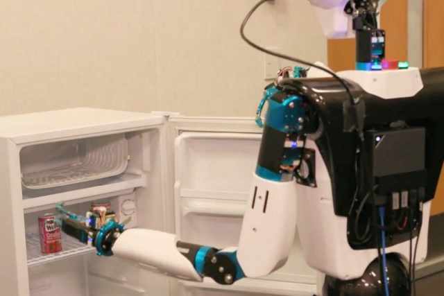 Microsoft stworzy robota do podawania napojw z lodwki
