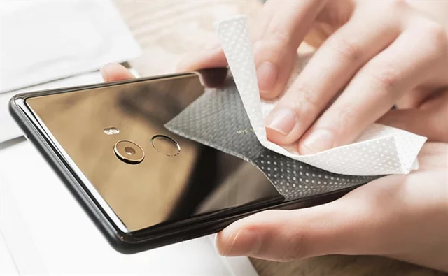 Xiaomi wprowadza wasne chusteczki do czyszczenia smartfona